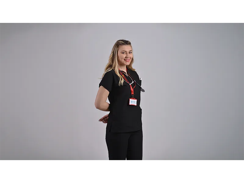 Siyah Scrubs: Şıklık ve Konforun Buluştuğu Medikal Giyim Tercihi