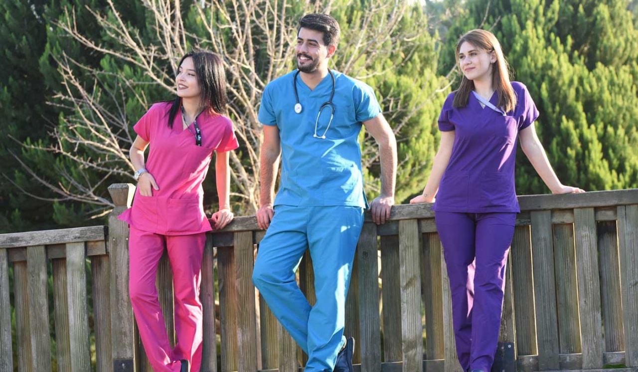 Likralı Hemşire Formalarını Diğerlerinden Ayıran Özellikler Nelerdir?