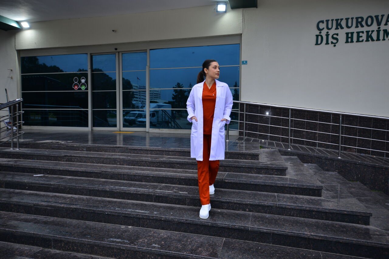 Medikal Giyim ve Scrubs Takımları: Doktor ve Hemşireler İçin Konforlu Seçimler