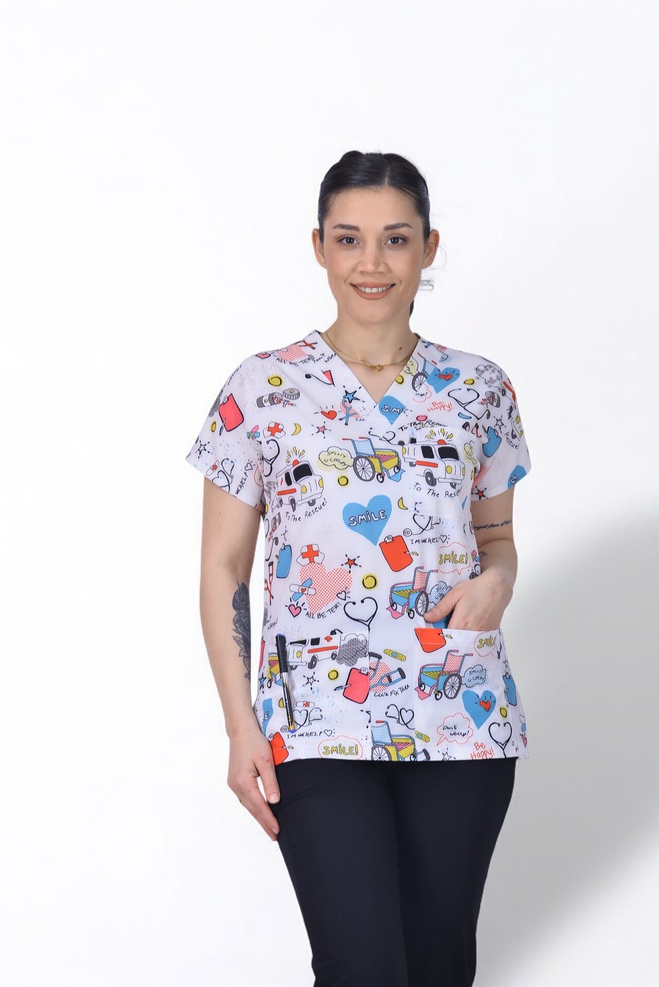 Desenli Seri Üst Beyaz Ambulans/Alt Siyah Likralı Pantolon